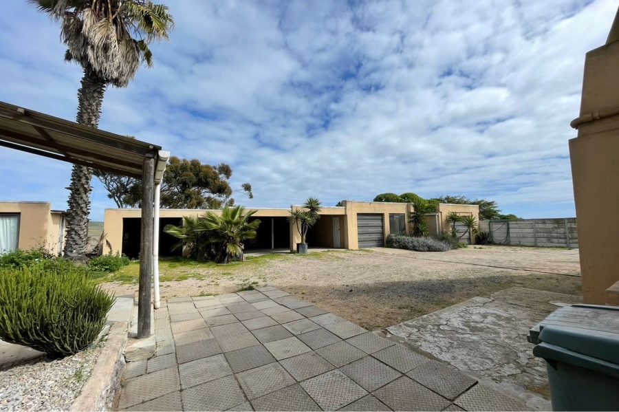5 Bedroom Property for Sale in Stompneus Bay Western Cape